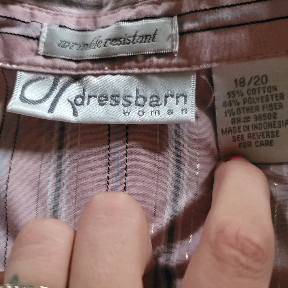 DRESSBARN WOMAN SIZE 18/20 WRINKLE RESISTANT PINK STRIPED BUTTON UP BLOUSE 👚 💖 - Picture 2 of 4